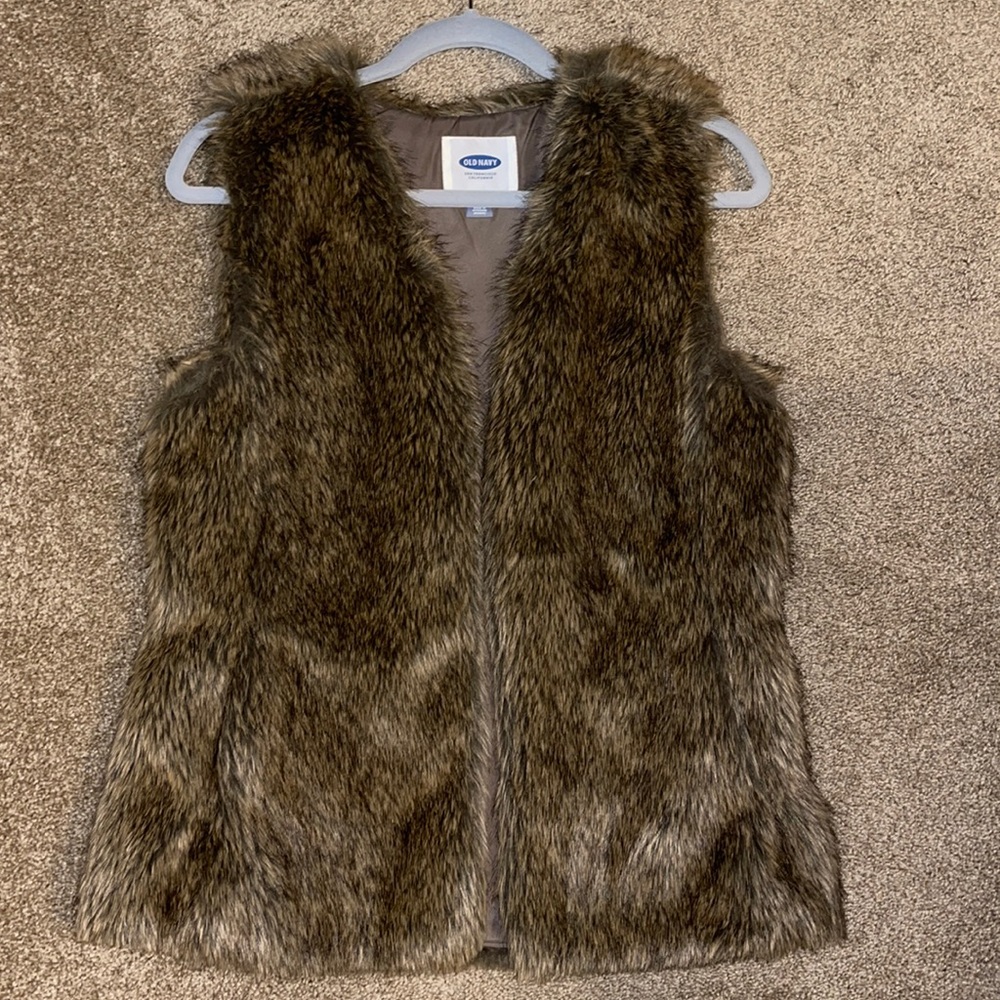 Fake fur vest. Old Navy.. Great Quality !!